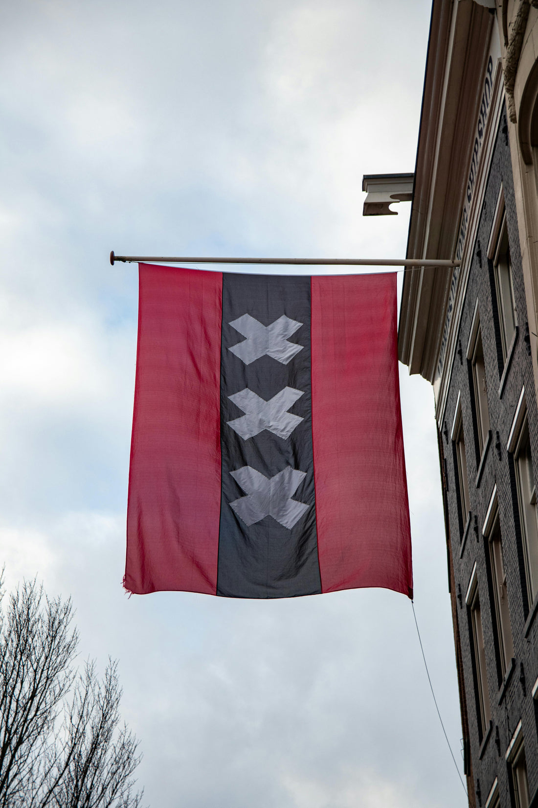 De drie Andreaskruizen van Amsterdam: een krachtig stadsymbool